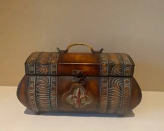 Antique Style Decorative Metal Trinket Box w/Lid & Handle - Medium Size