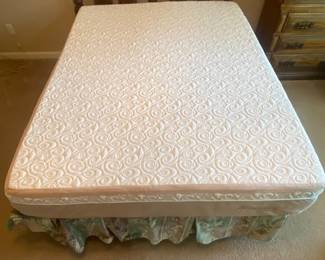 Queen Size Tempurpedic Mattress (Excellent Condition - Very Comfortable!)