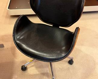 Chair goes with Desk 