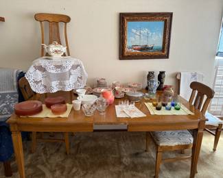 Lovely MCM table with 6 chairs- two with arms, 3 leaves