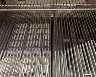 Used ONCE 30"W. Freestanding Natural Gas Grill with ProSear Burner and Rotisserie - VQGFS5301NSS