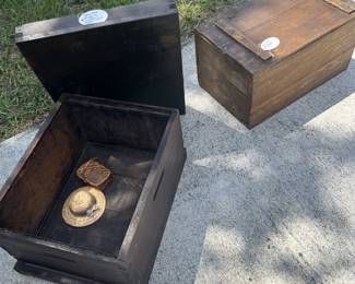 *vintage BEE BOX w/ metal top..add  legs & you have a  table..
*wooden hinged top shipping crate