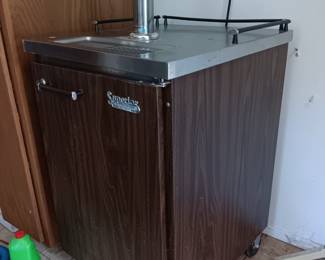 Superior Kegerator. Works fine