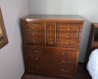 Bassett 5-drawer high dresser
