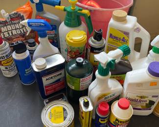 Lawn and Garden care, lawn tools, spreader, fertilizers and weed/bug killers