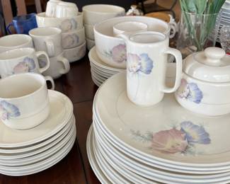 Service for 8  - made by Noritake