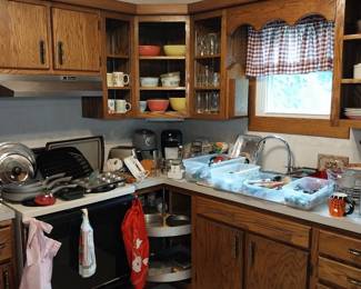 Pyrex, cook ware, bake ware, knives, Corningware