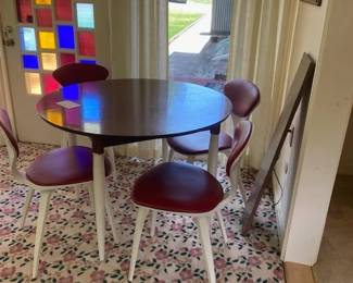 Set of 4 retro / MCM Norman Cherner Plycraft chairs and round Lyon Mfg MCM kitchen table