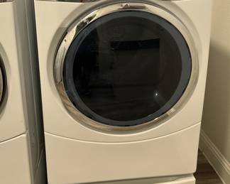 GE 7.5 Cu. Ft. Capacity Frontload Dryer w/ Steam