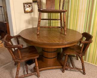 Dining table with 2 leaves & 6 chairs