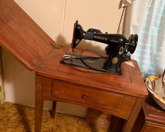 Singer sewing machine & cabinet