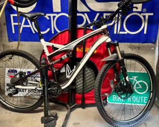 2011 Specialized Camber Pro full suspension MTB, 29", white/bronze, XL, good condition.
 
Alloy frame, Specialized / Fox Triad rear shock with rebound & 3 position compression adjust.
 
Fox 32 fork with rebound & compression adjust.
 
Specialized / DT Swiss wheelset, 29 x 2.2" tires.
 
2 x 10 speed drivetrain with Shimano XTR rear derailleur and SLX shifters, Sram carbon crank & X7 front derailleur.
 
Shimano XT disc brakes with oversized rotors.
 
Thompson stem, Kore handlebar, WTB Rocket V saddle, Command Post dropper seat post.
 
Bottle cage, bell, etc.