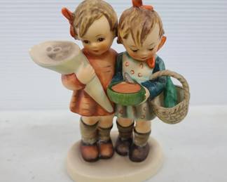Hummel Going To Grandmas 4 1/2" TMK-3 Figure