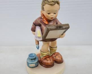 Hummel Art Critic 5 1/2" TMK-5 Figure
