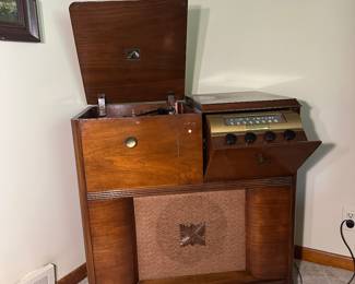 RCA Victor Phonograph Radio Combo