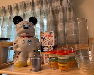Vintage Kitchen, Cookie Jar, Pyrex Prep Bowls