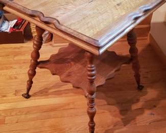 Lovely oak table.