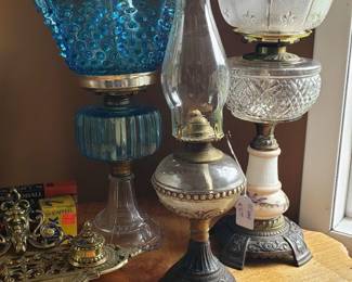 Many oil lamps!