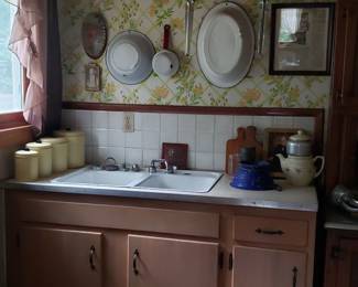 Charming kitchen decor.