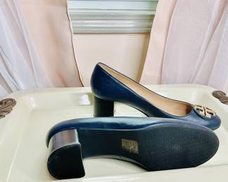 Like New Navy Tory Burch Janey block heel pumps 10.5