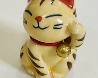 Ceramic Maneki Neko Figurine