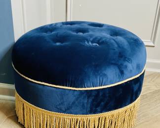 Tufted velvet Ottoman with fringe