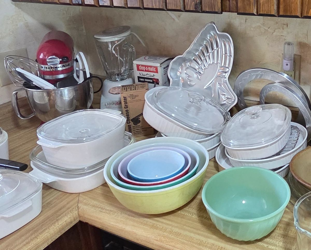 Kitchen Aid mixer, complete set vintage pyrex mixing bowls, Janette mixing bowl, chop-o-matic in original box, lots of vintage Corningware.
