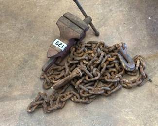 SMALL VISE AND CHAIN WITH HOOKS
