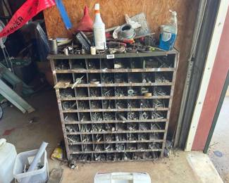 METAL HARDWARE ORGANIZER CONTENTS