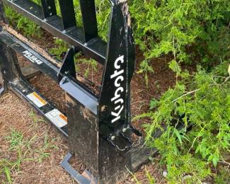 KUBOTA SKID STEER PALLET FORKS