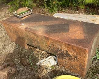 VARIOUS METAL PIECES