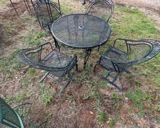 WROUGHT IRON TABLE 4 CHAIRS