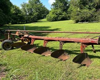 INTERNATIONAL 510 FIVE BOTTOM PLOW