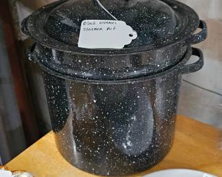ENAMEL POT WITH LID