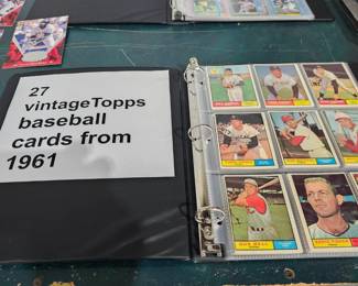 VINTAGE BASEBALL CARD LOT