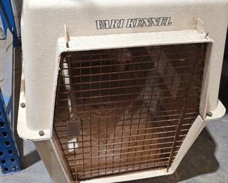 PET CARRIER / CRATE
