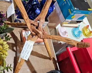 WOODEN PLANT STAND