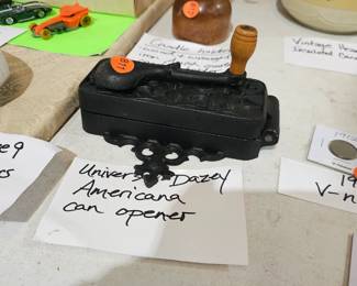 UNIVERSSAL DAZEY AMERICANA CAN OPENER
