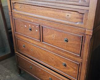 CHEST OF DRAWERS