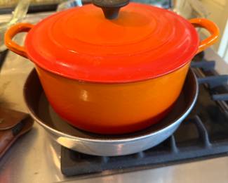 Le Creuset Dutch Oven / color flame