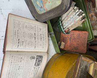 Antique shaker mustard paint box