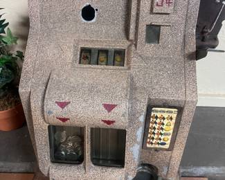 1930's Mills Slot Machine. WORKS!