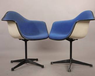 Charles Eames for Herman Miller 2 Fiberglass swivel chairs