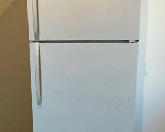 5’ Frigidaire Top freezer, refrigerator 