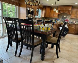 Dining Table w/ 1 Leave & 6 Chairs