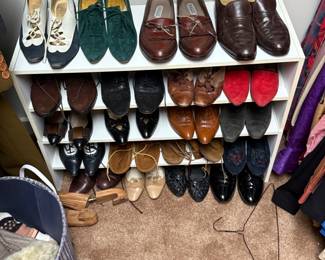 All sorts of shoes
Incl Men’s