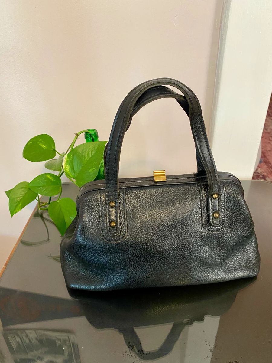 Vintage leather purse with beautiful lining