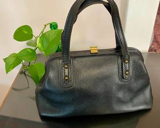Vintage leather purse with beautiful lining