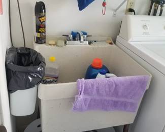 Laundry sink