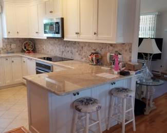 Kitchen is U-shaped with a peninsula - ample cabinetry available